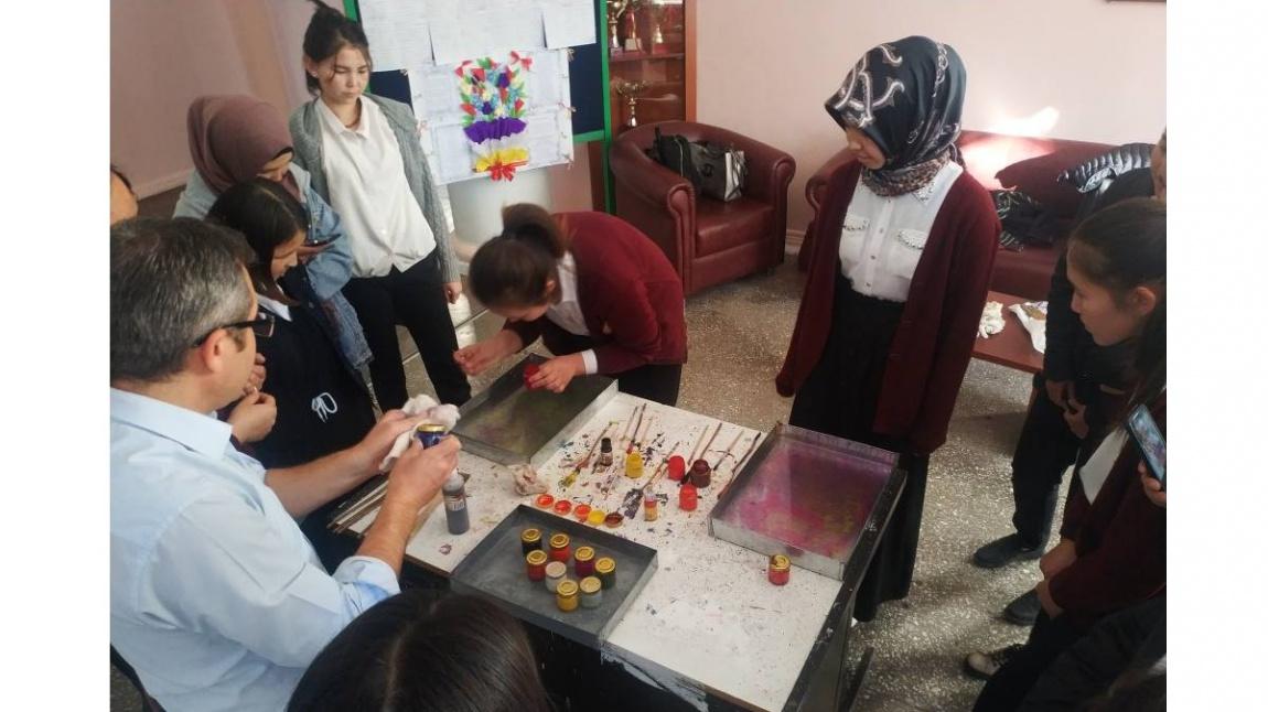 Öğrencilerimiz Ebru Sanatıyla Tanıştı